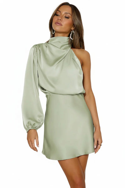 Femme Robe Courte Asymétrique avec une Manche Longue et Col Montant