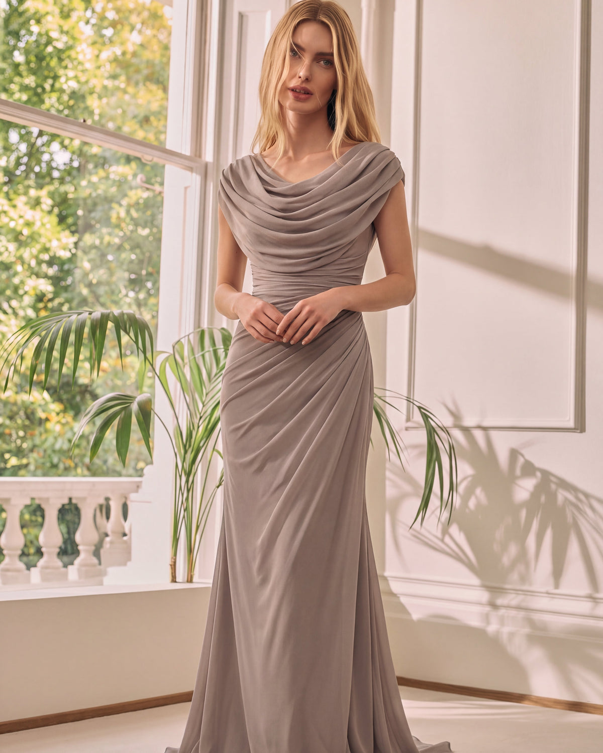 Femme Robe de Soirée Longue sans Manches col Bénitier et Drapé Froncé