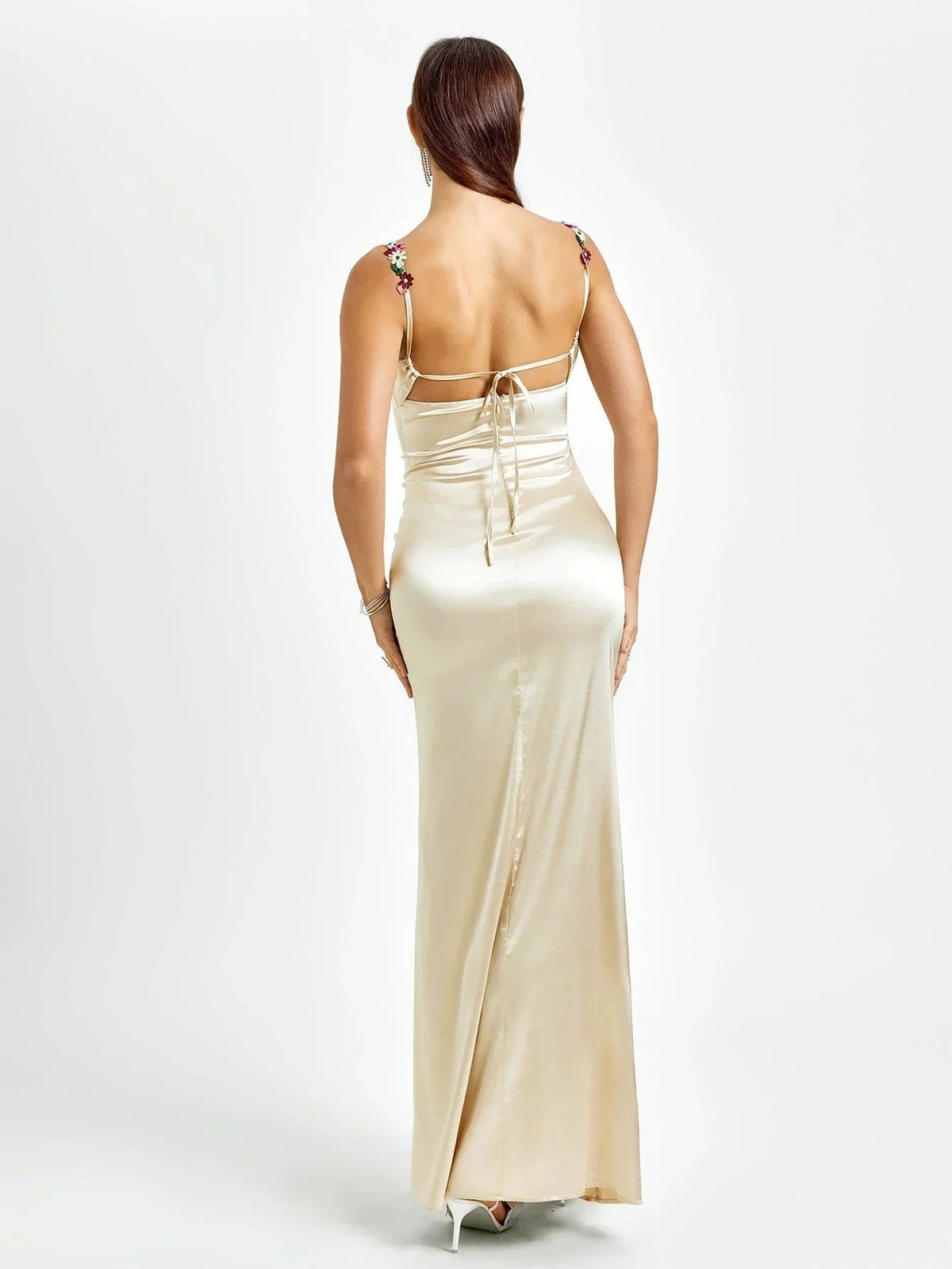 Femme Robe de Soirée Longue Slim Fit sans Manches avec Encolure Bénitier et Ornements Floraux