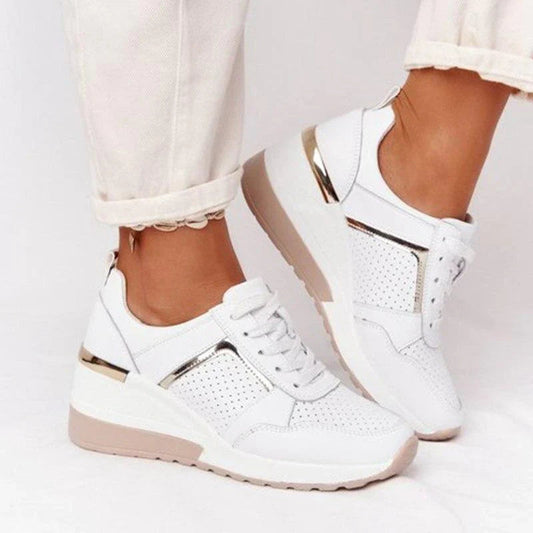 Femme Sneakers à Compensé avec Lacets et Détails Métallisés