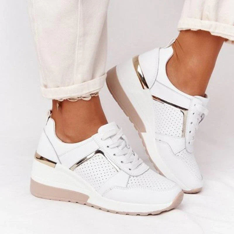 Femme Sneakers à Compensé avec Lacets et Détails Métallisés