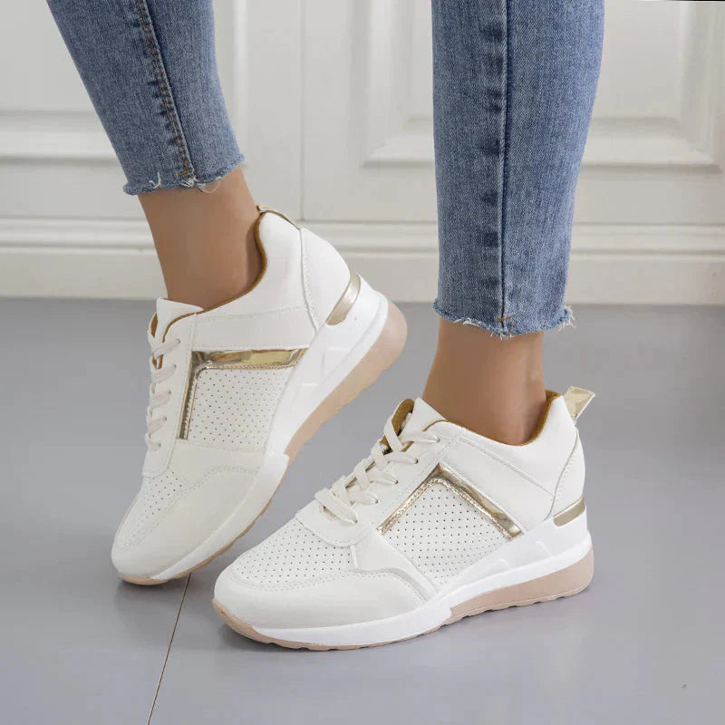 Femme Sneakers à Compensé avec Lacets et Détails Métallisés