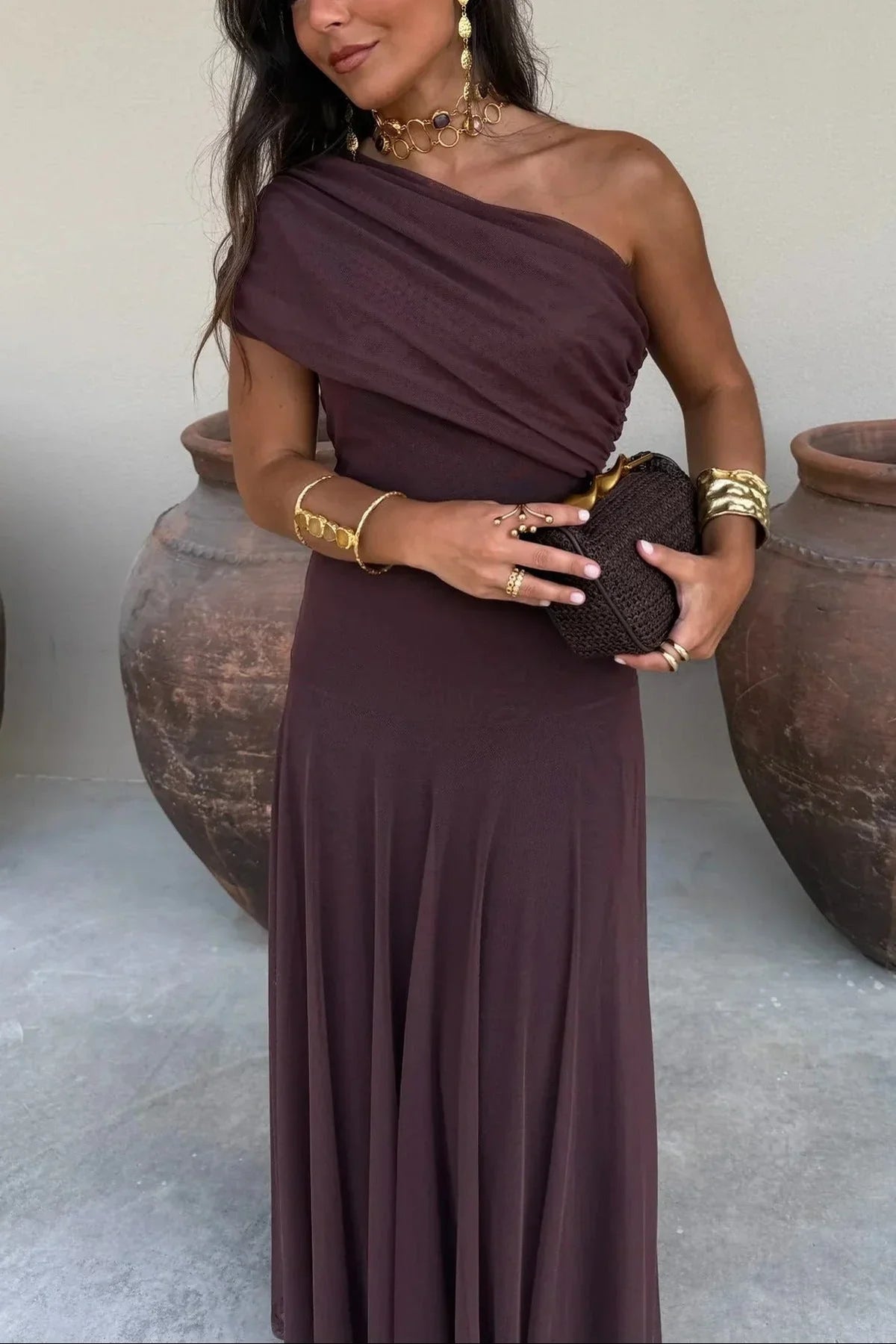 Robe Longue Drapée à Épaule Asymétrique et Jupe Fluide