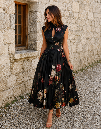 Robe Midi Élégante Sans Manches à Col Montant et Motif Floral Raffiné