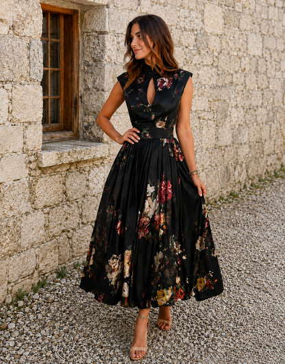 Robe Midi Élégante Sans Manches à Col Montant et Motif Floral Raffiné