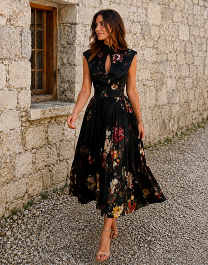 Robe Midi Élégante Sans Manches à Col Montant et Motif Floral Raffiné