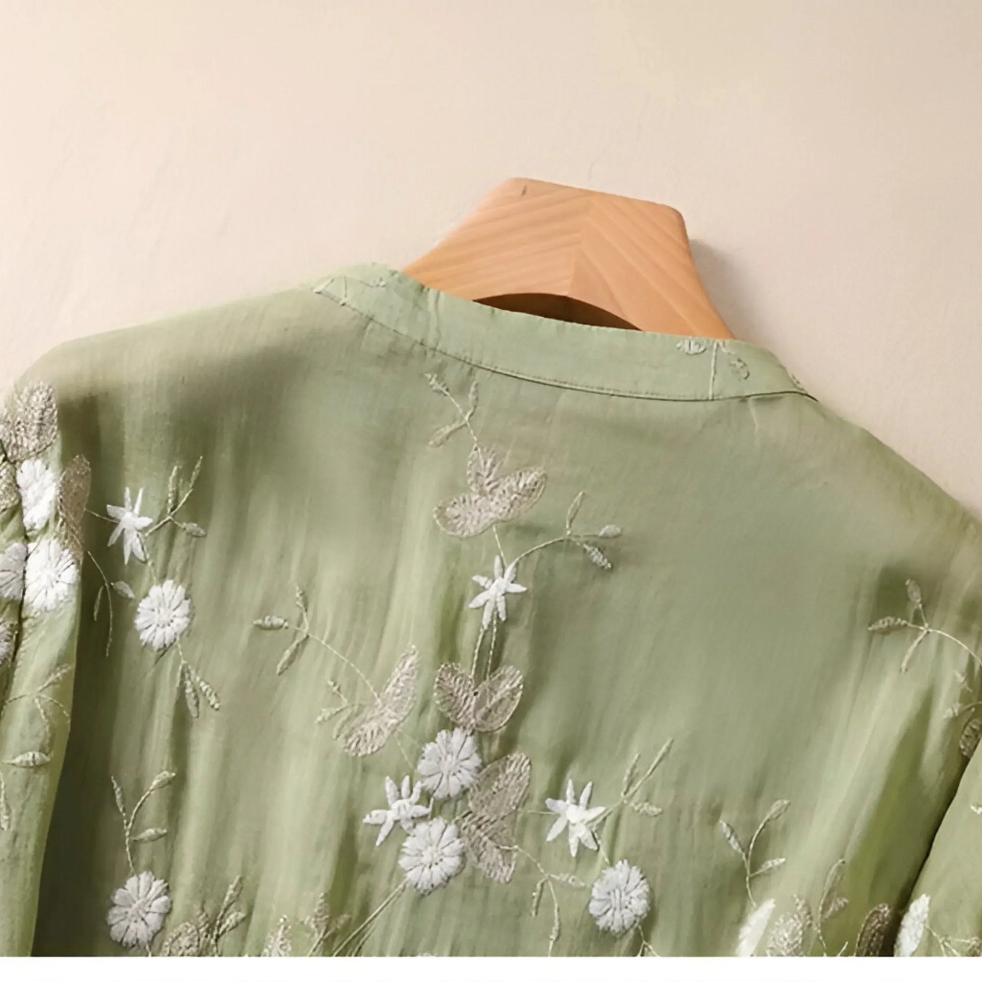 Femme Blouse Trois-Quarts Broderie Florale col Rond à Boutons