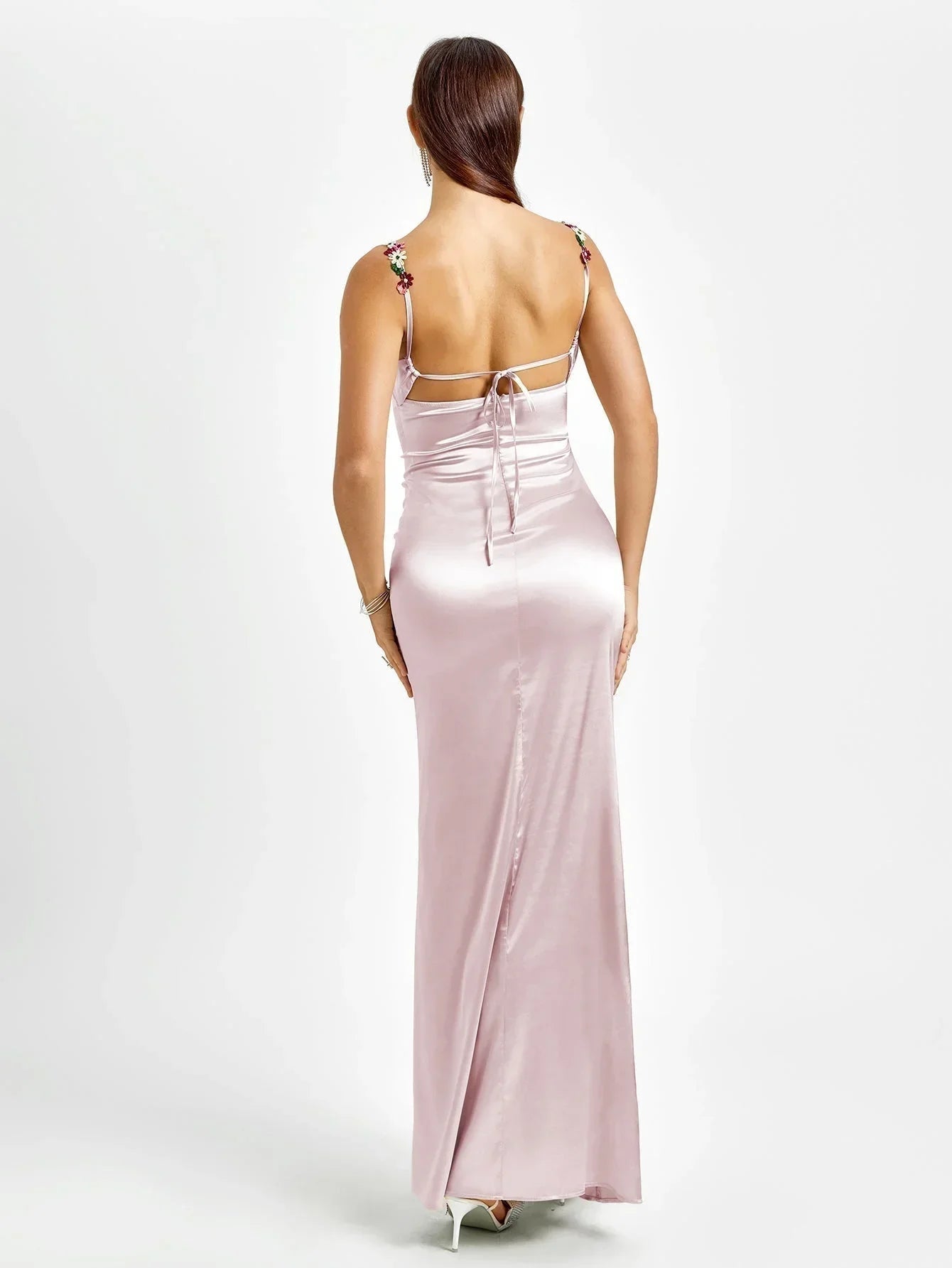 Femme Robe de Soirée Longue Slim Fit sans Manches avec Encolure Bénitier et Ornements Floraux