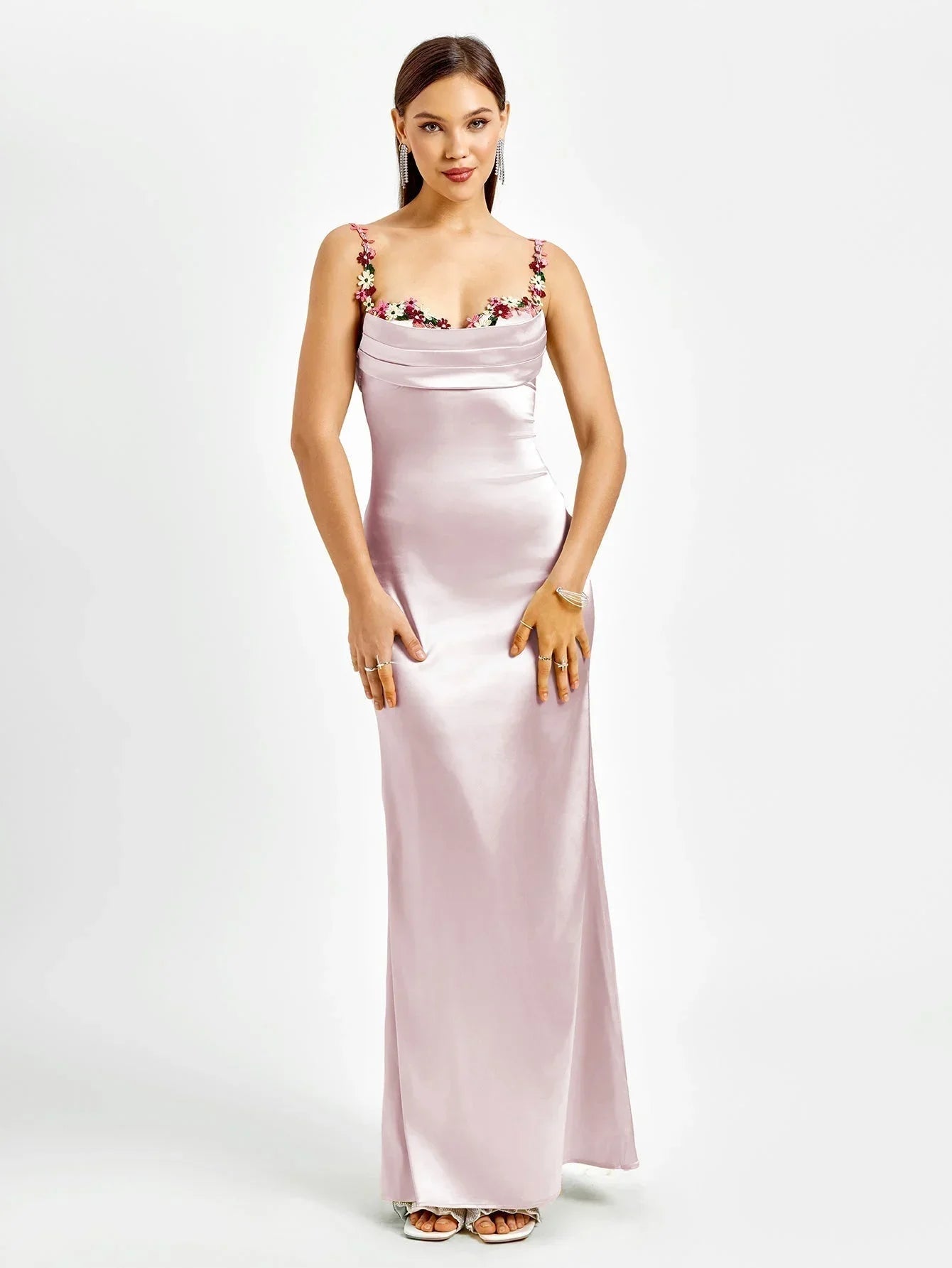 Femme Robe de Soirée Longue Slim Fit sans Manches avec Encolure Bénitier et Ornements Floraux