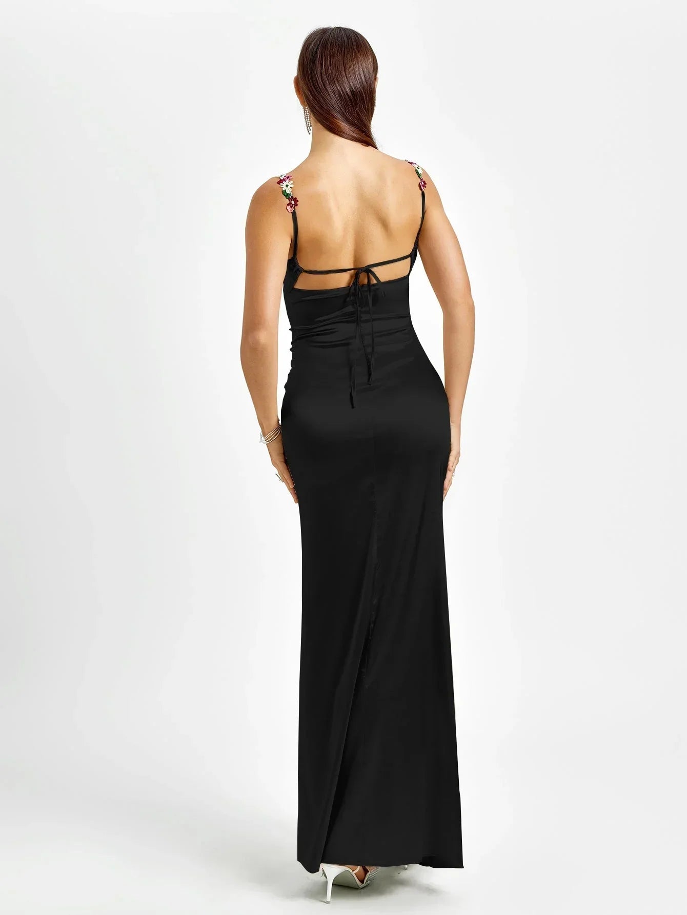 Femme Robe de Soirée Longue Slim Fit sans Manches avec Encolure Bénitier et Ornements Floraux