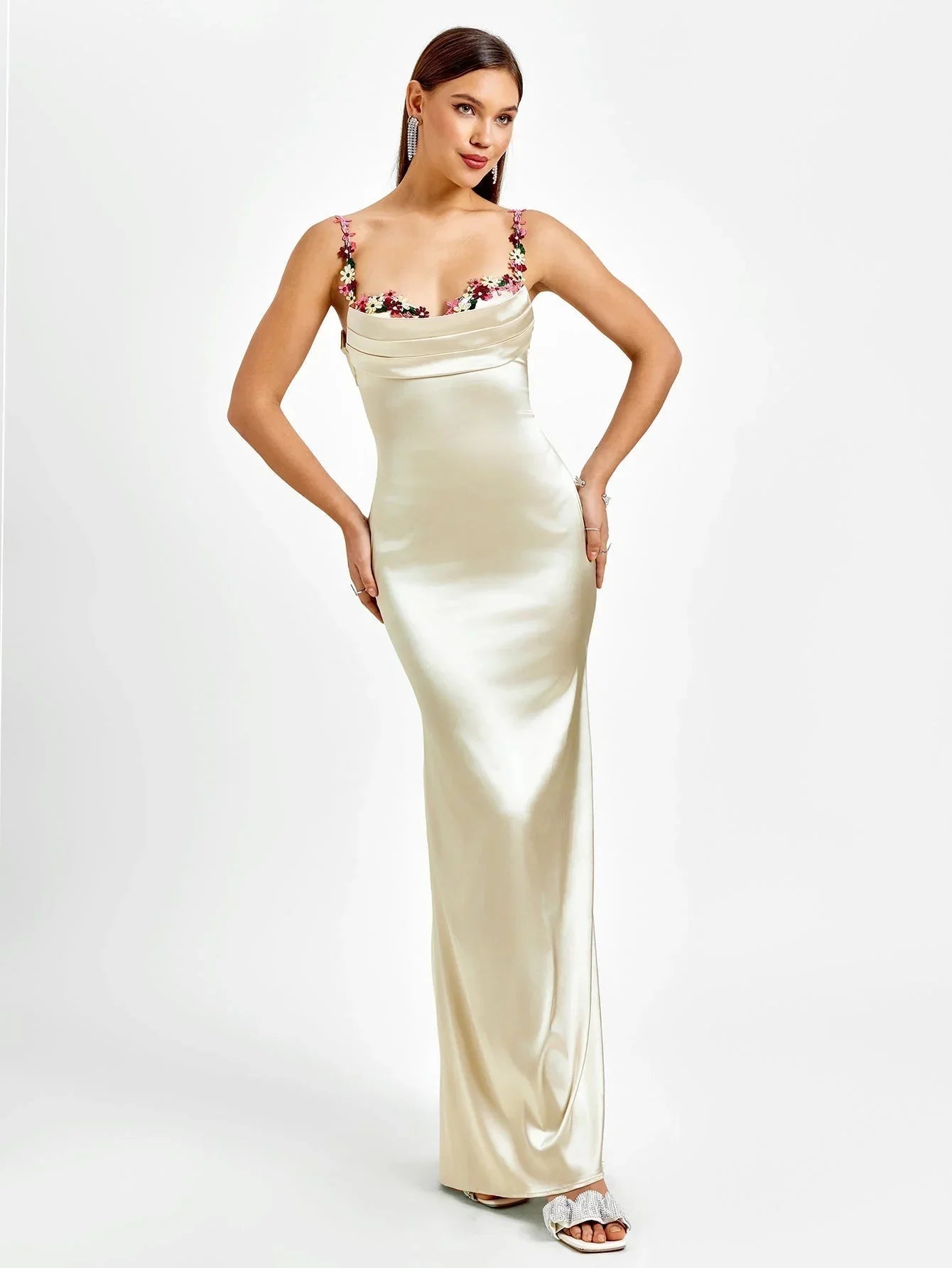 Femme Robe de Soirée Longue Slim Fit sans Manches avec Encolure Bénitier et Ornements Floraux