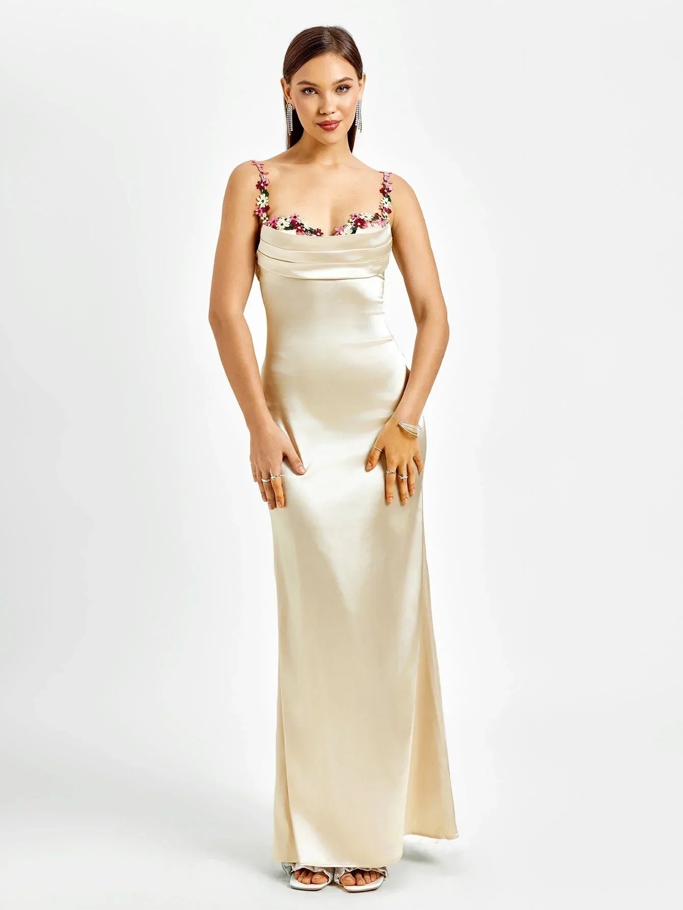 Femme Robe de Soirée Longue Slim Fit sans Manches avec Encolure Bénitier et Ornements Floraux