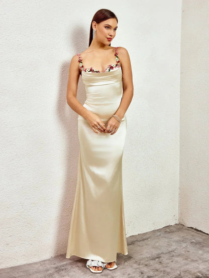 Femme Robe de Soirée Longue Slim Fit sans Manches avec Encolure Bénitier et Ornements Floraux