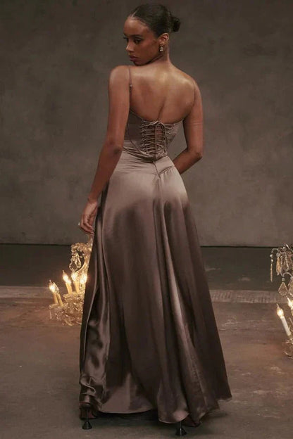 Femme Robe Longue de Soirée à Bretelles Fines avec Col Carré et Laçage Dos