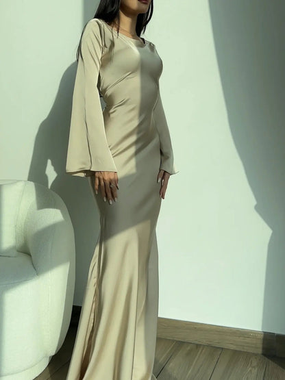 Femme Robe Longue de Soirée Manches Évasées col Bénitier et Silhouette Ajustée
