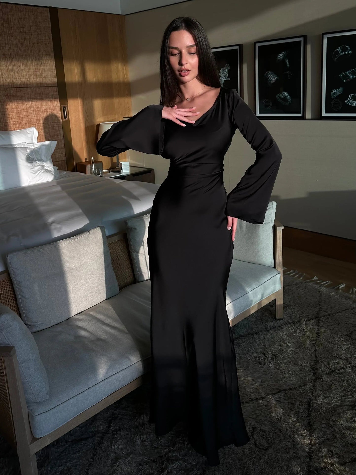 Femme Robe Longue de Soirée Manches Évasées col Bénitier et Silhouette Ajustée