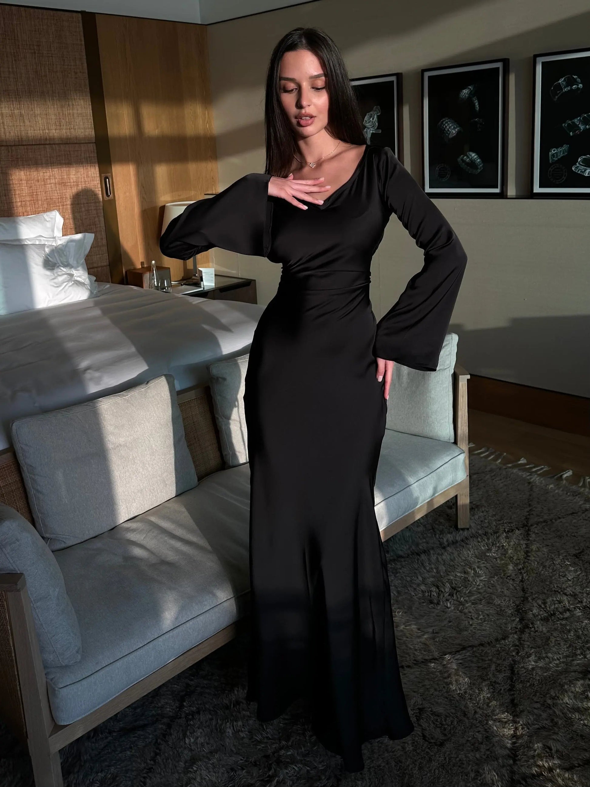 Femme Robe Longue de Soirée Manches Évasées col Bénitier et Silhouette Ajustée