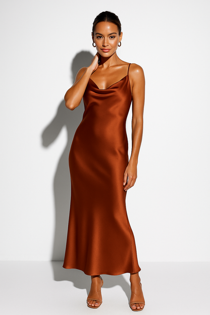 Femme Robe Midi à Bretelles Fines avec Décolleté Drapé et Coupe Ajustée