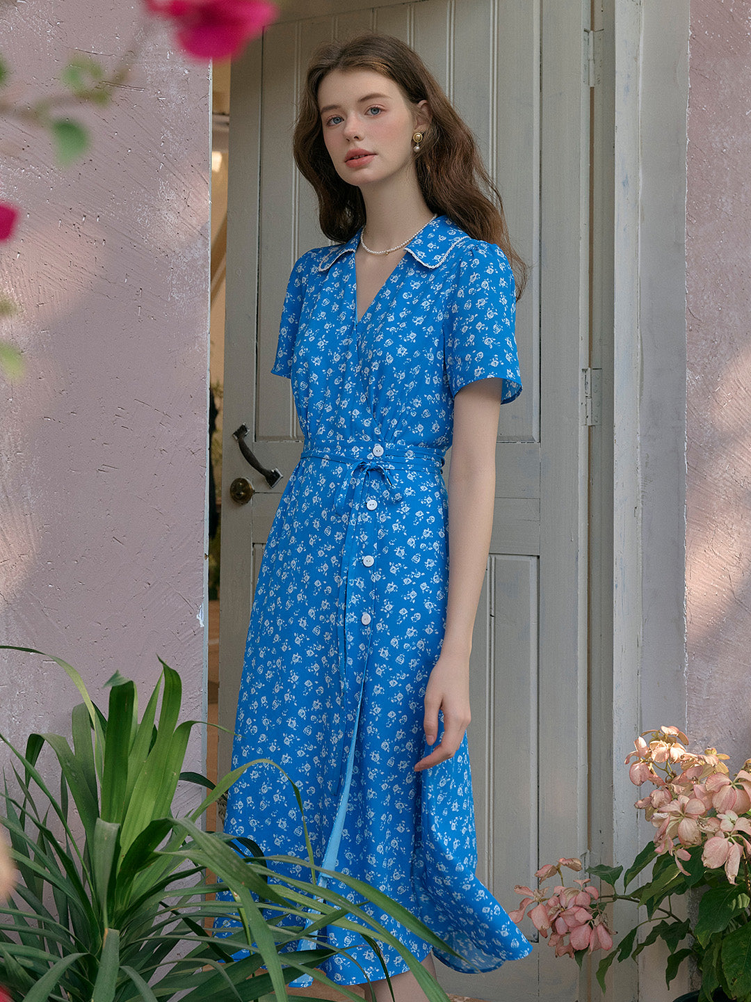 Femme Robe Midi Florale à Manches Courtes avec Col V et Ceinture
