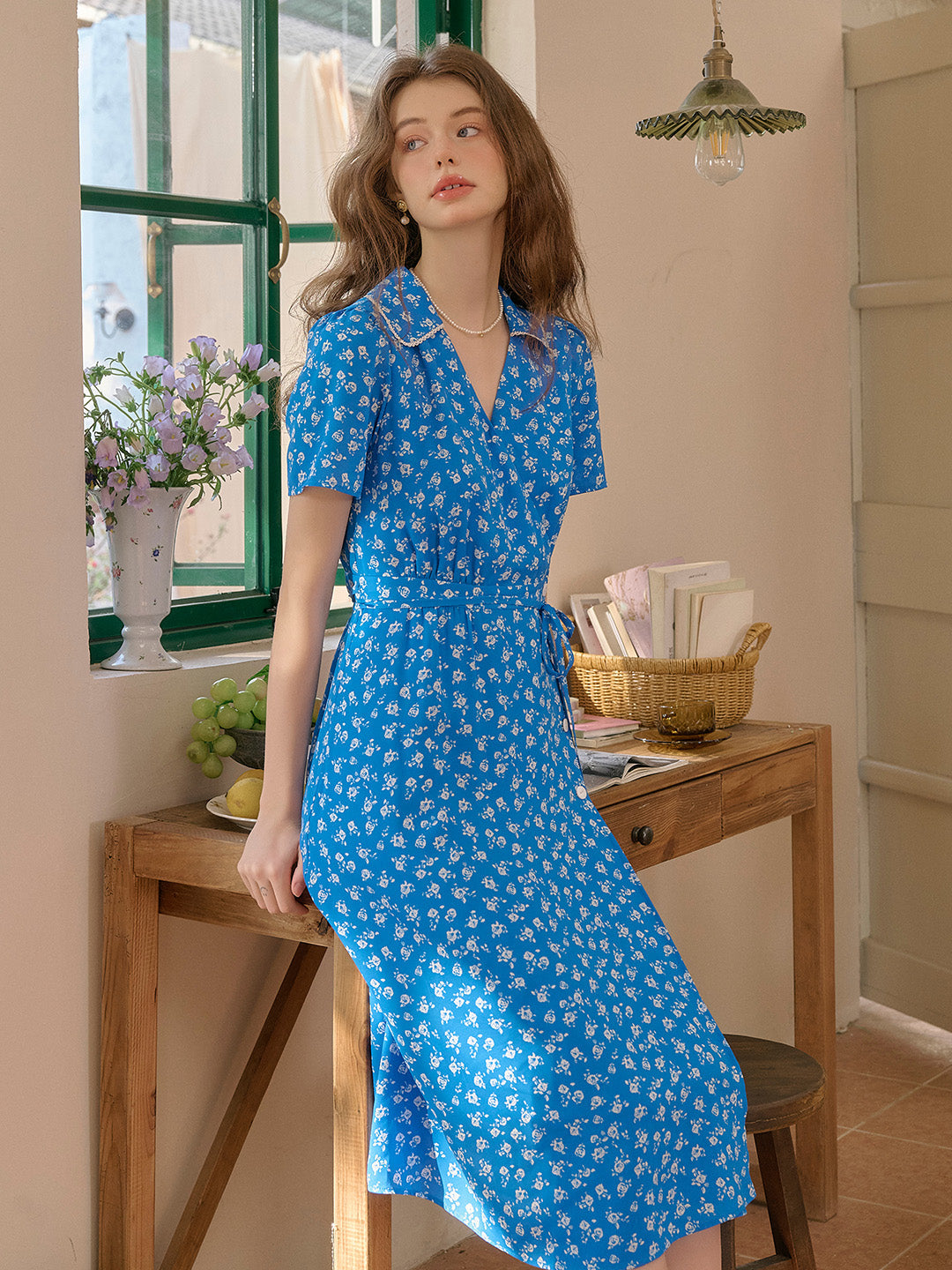 Femme Robe Midi Florale à Manches Courtes avec Col V et Ceinture
