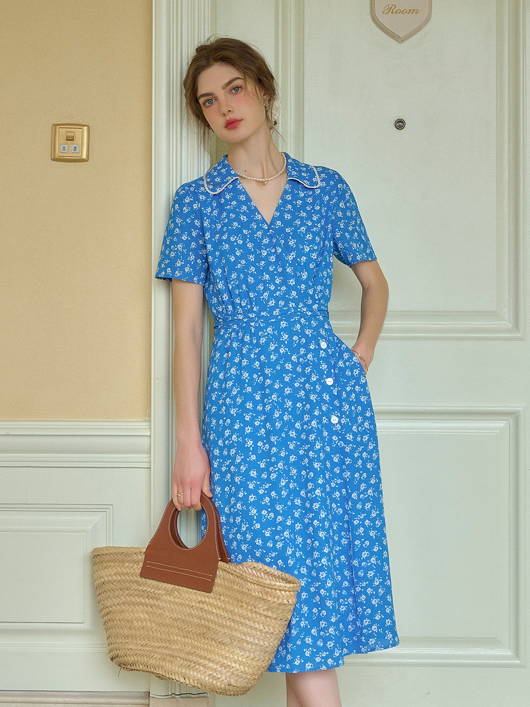 Femme Robe Midi Florale à Manches Courtes avec Col V et Ceinture