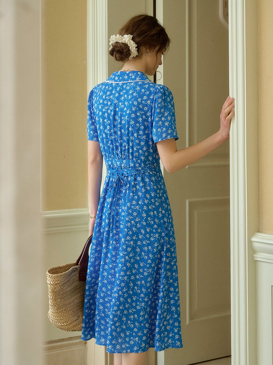 Femme Robe Midi Florale à Manches Courtes avec Col V et Ceinture