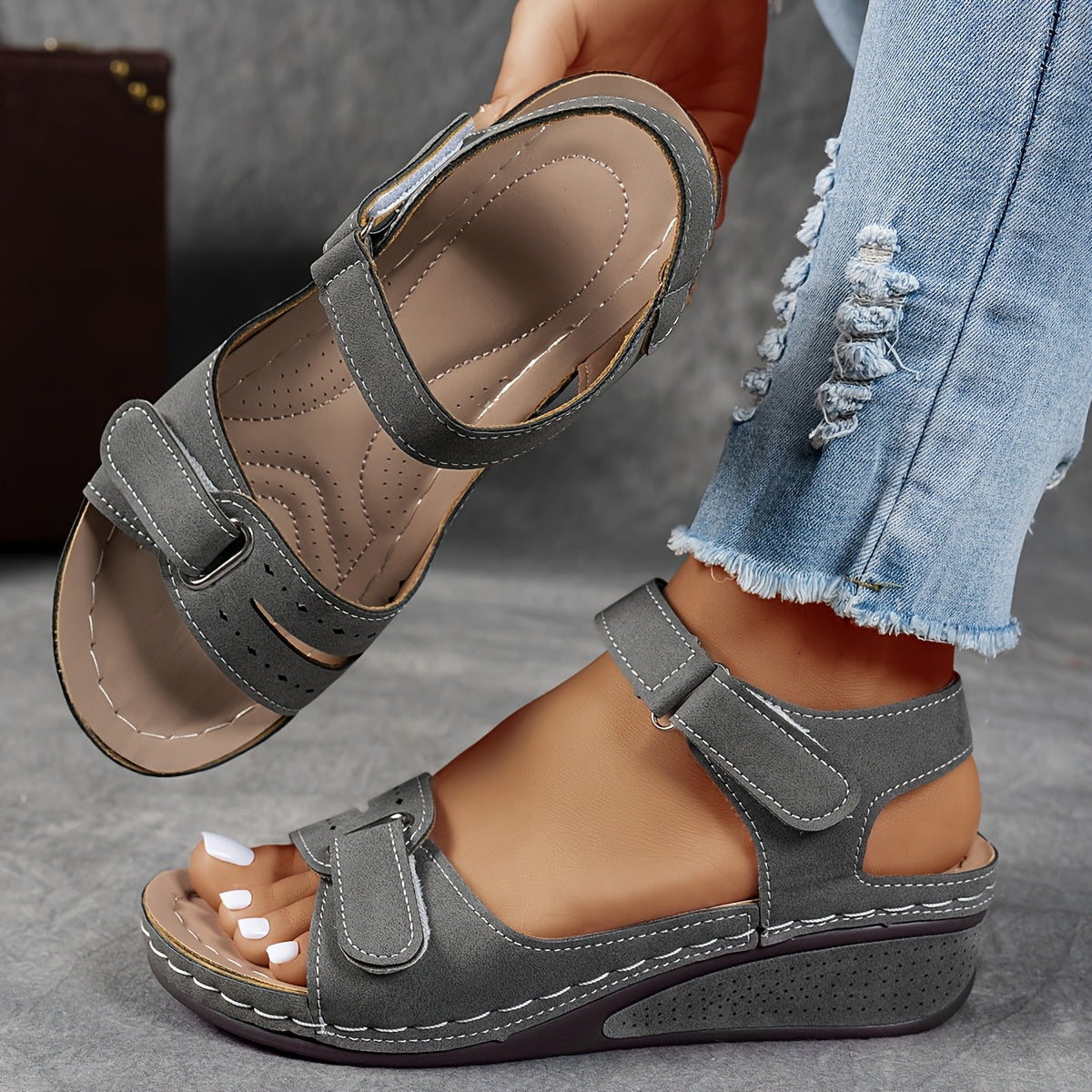 Femme Sandales à Semelle Compensée avec Fermeture Velcro et Bout Ouvert