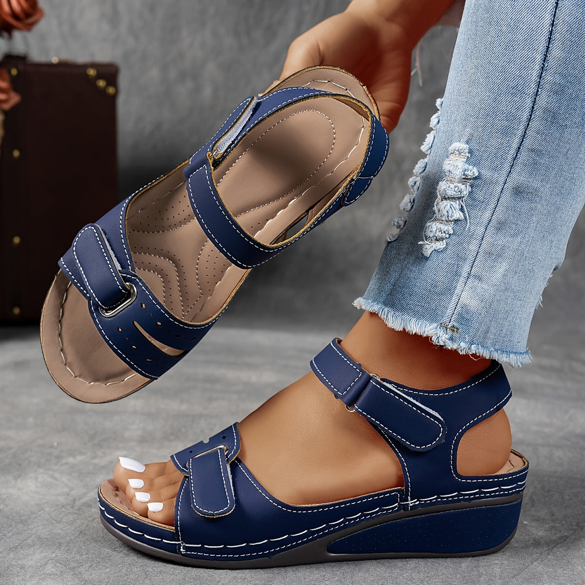 Femme Sandales à Semelle Compensée avec Fermeture Velcro et Bout Ouvert