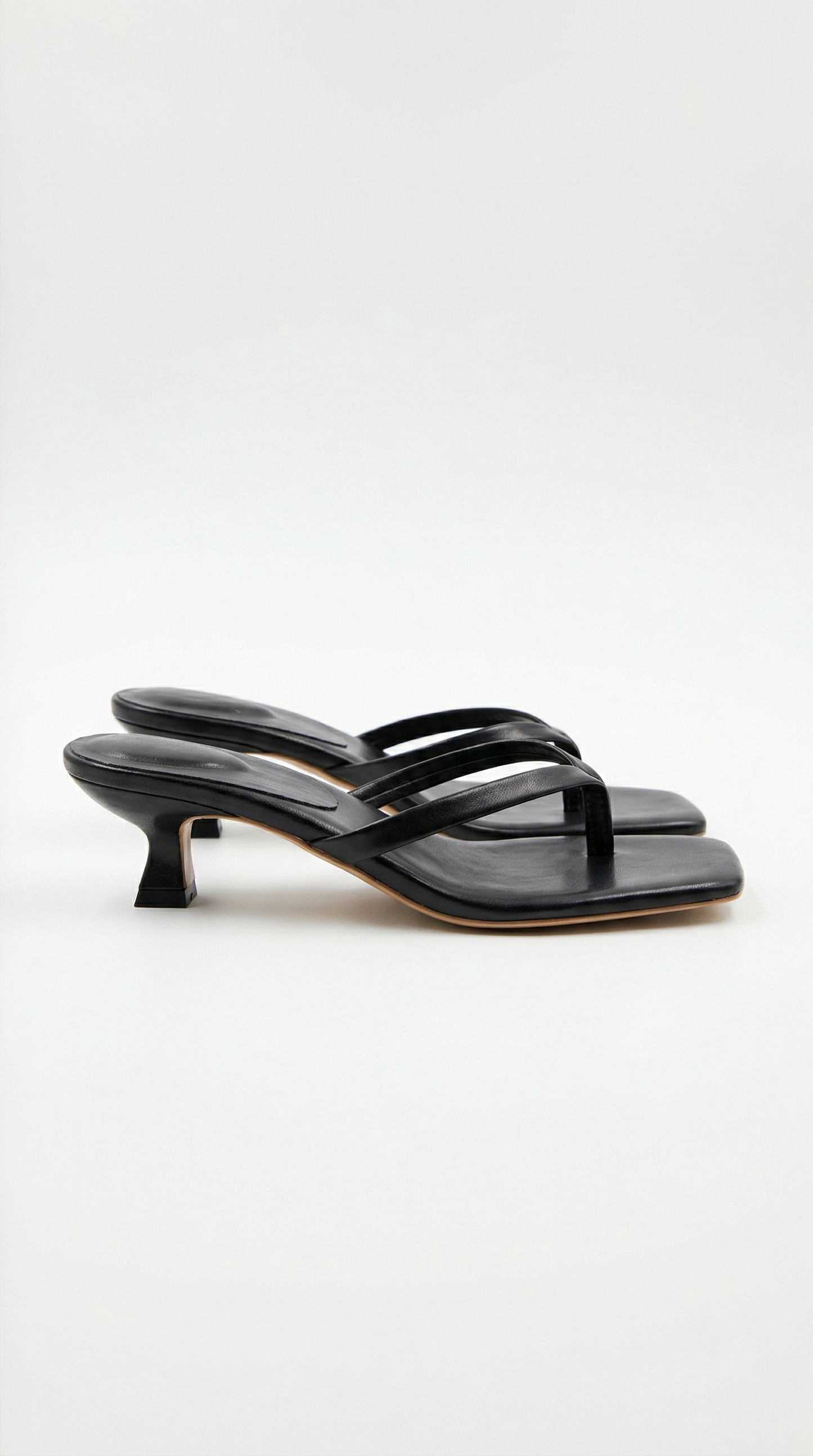 Femme Sandales à Talon Kitten Heel avec Lanière entre Orteils