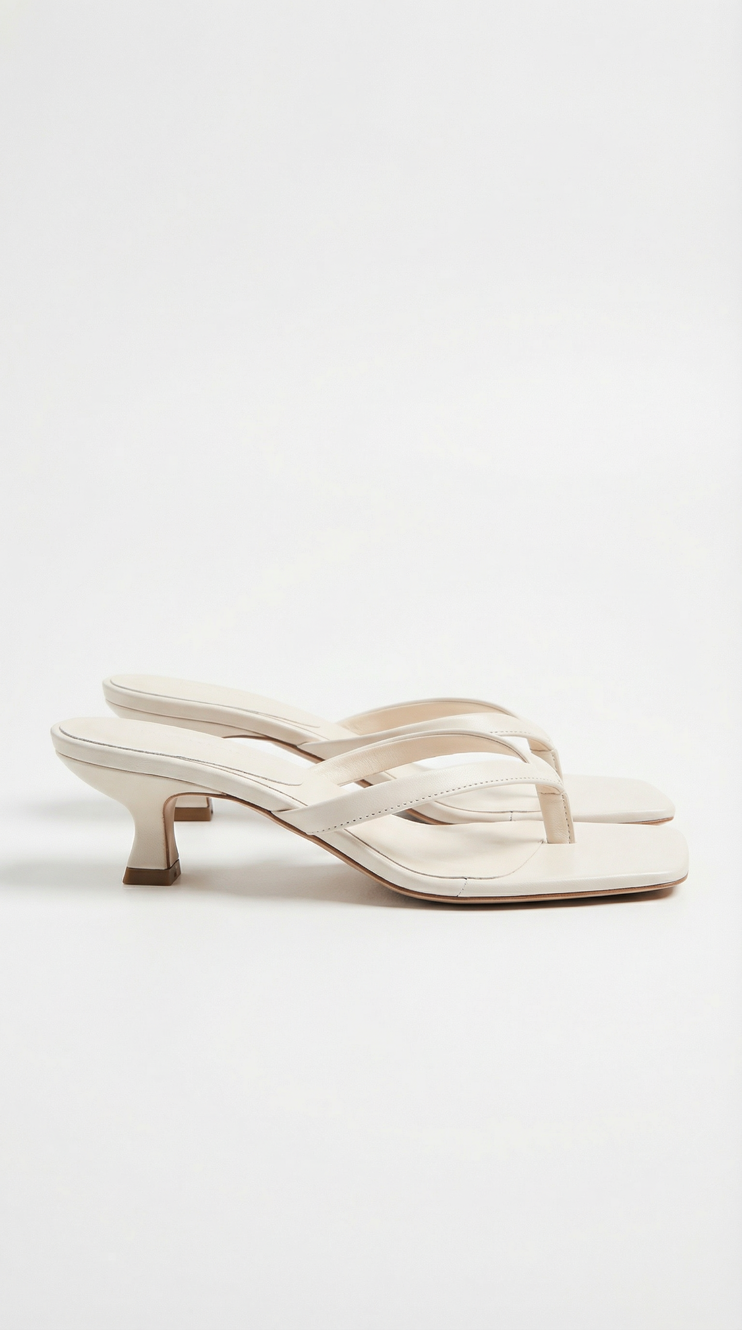 Femme Sandales à Talon Kitten Heel avec Lanière entre Orteils