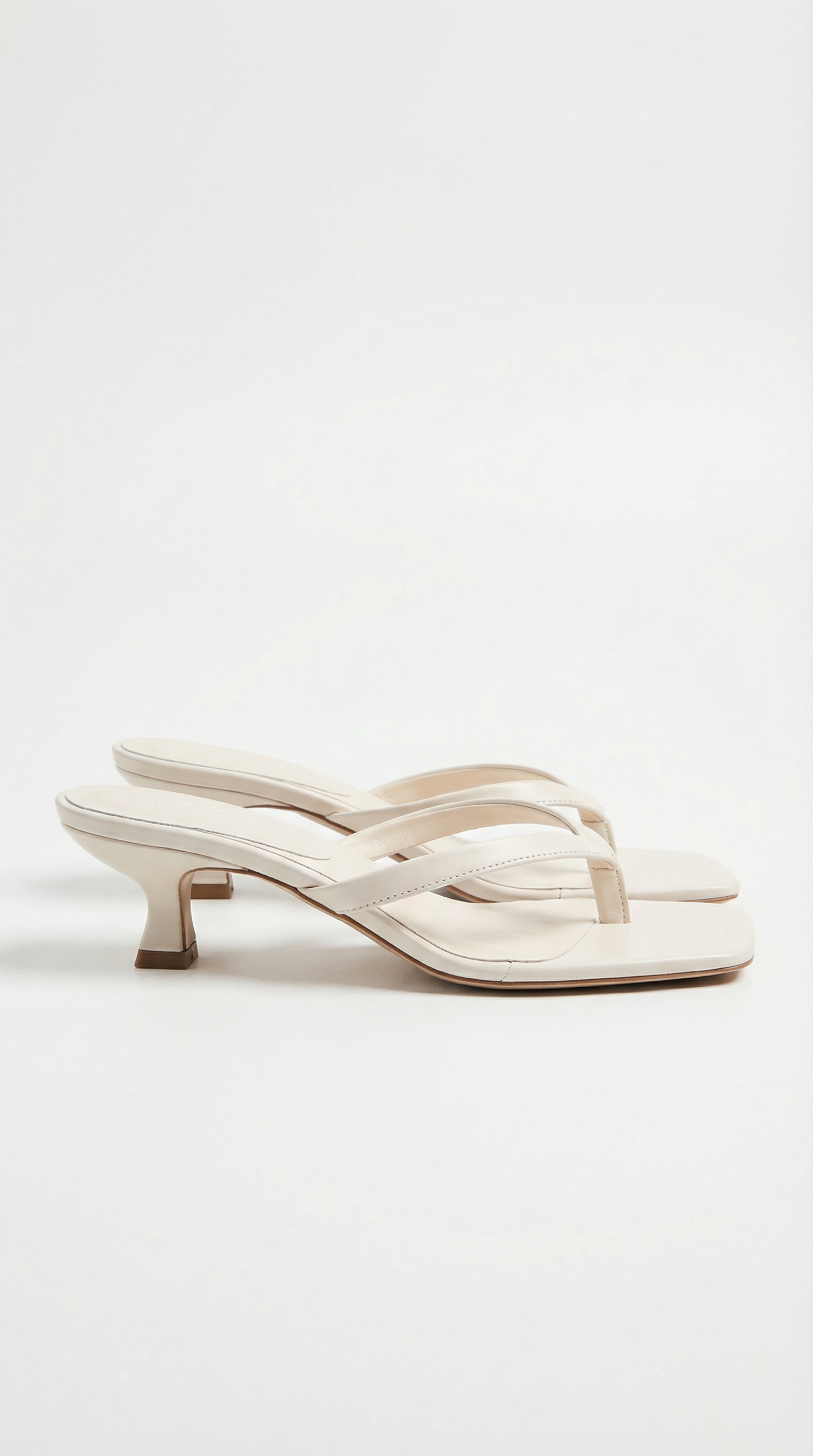 Femme Sandales à Talon Kitten Heel avec Lanière entre Orteils