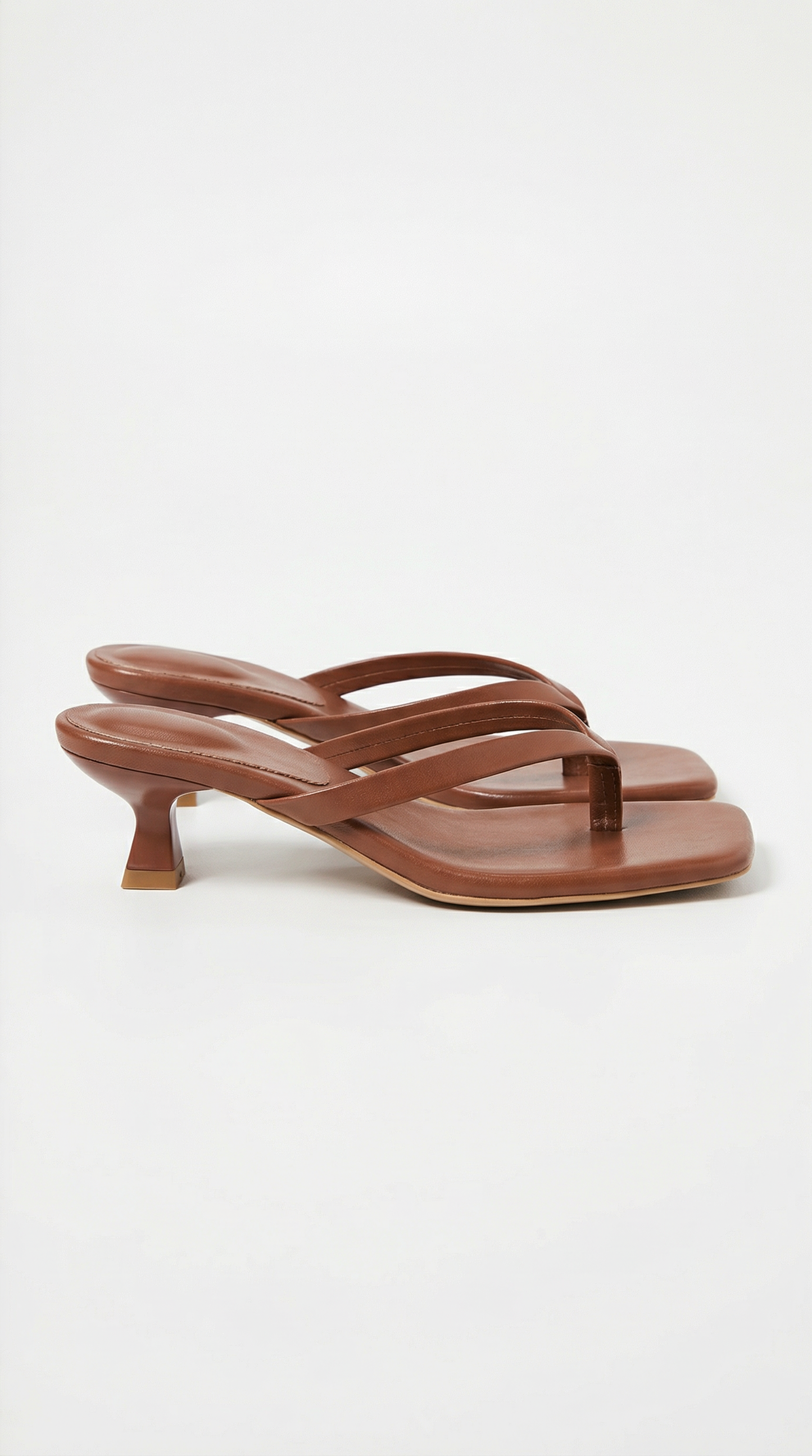 Femme Sandales à Talon Kitten Heel avec Lanière entre Orteils