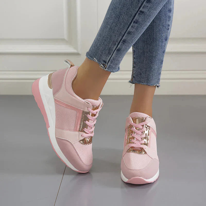 Femme Sneakers à Compensé avec Lacets et Détails Métallisés