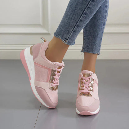 Femme Sneakers à Compensé avec Lacets et Détails Métallisés
