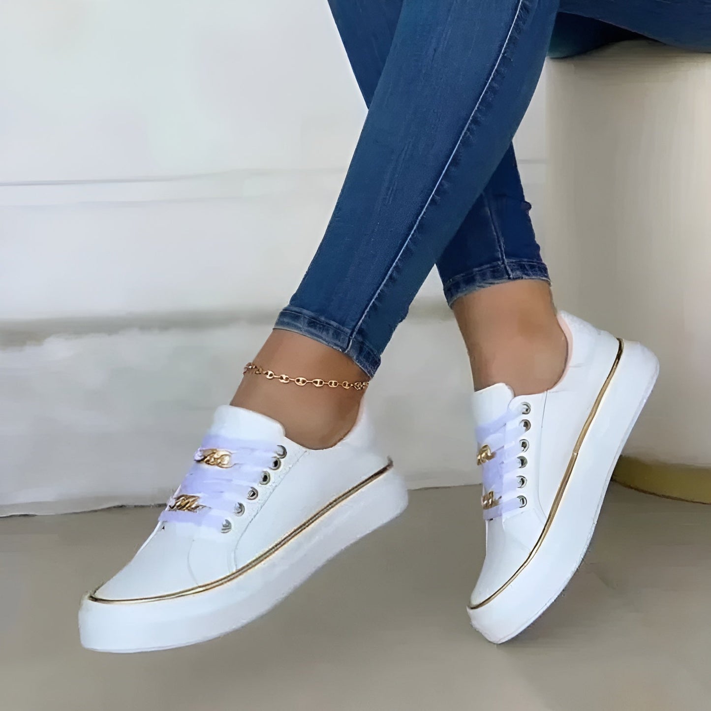 Femme Sneakers à Plateforme avec Chaîne Dorée et Lacets