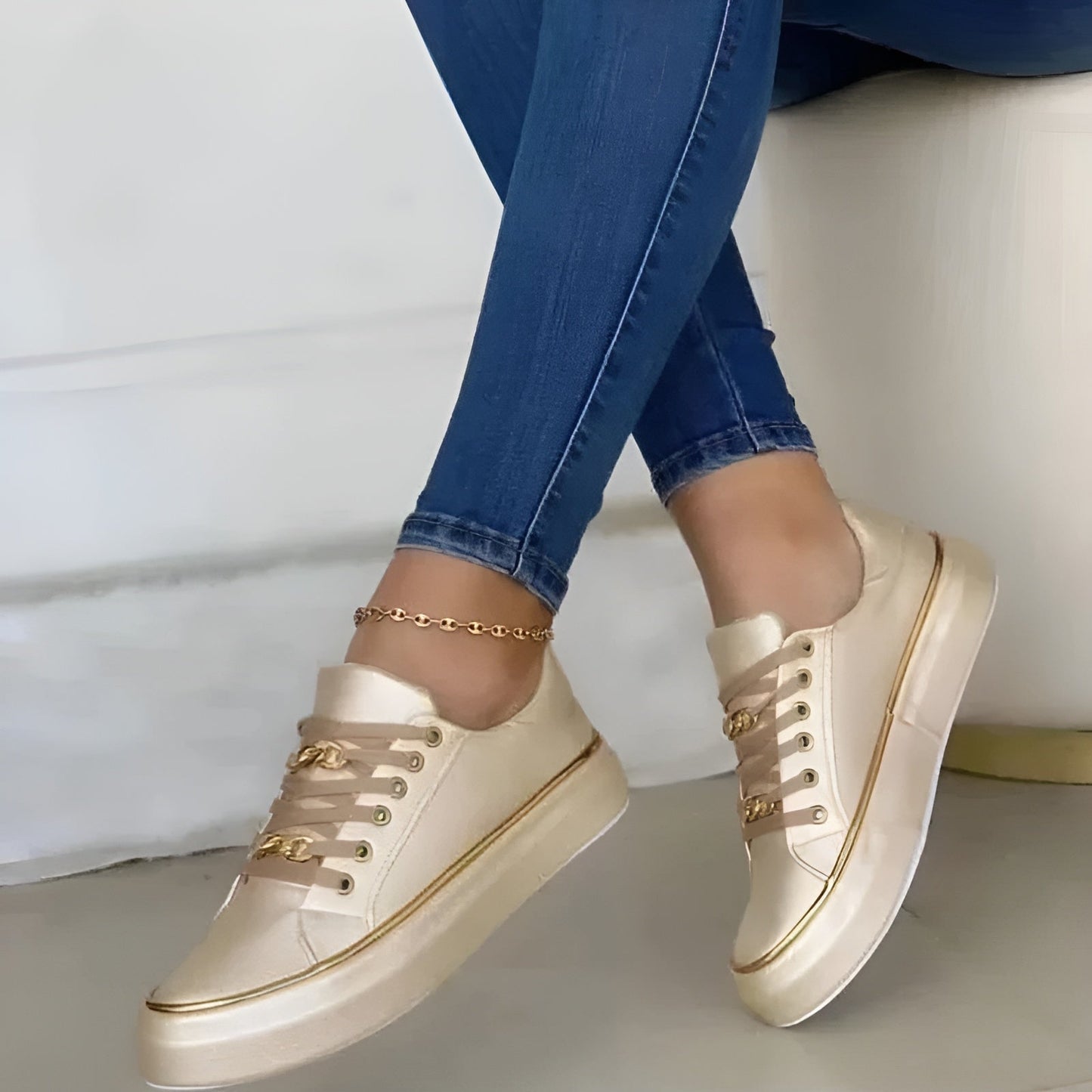 Femme Sneakers à Plateforme avec Chaîne Dorée et Lacets