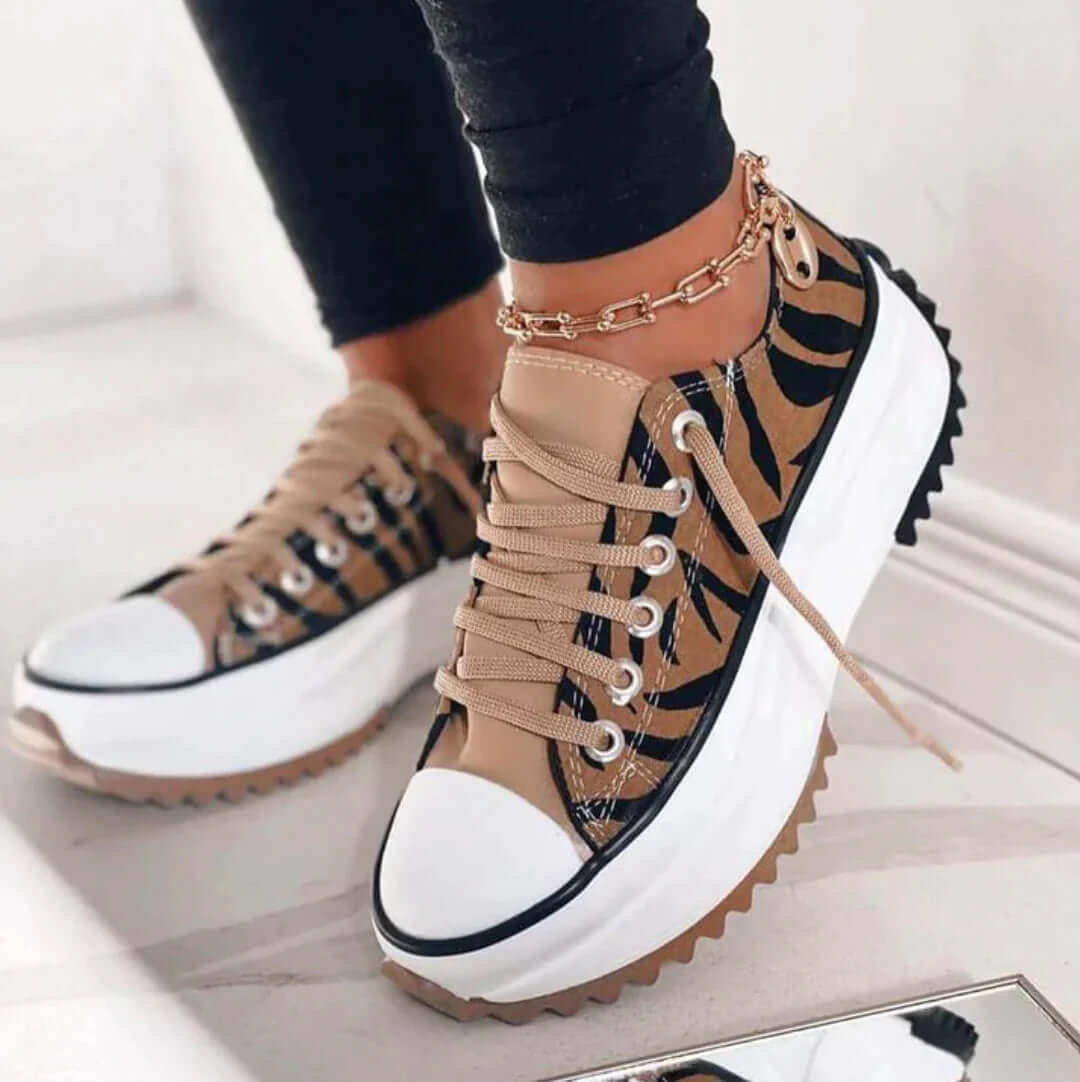 Femme Sneakers à Plateforme Crantée avec Lacets et Bout Renforcé