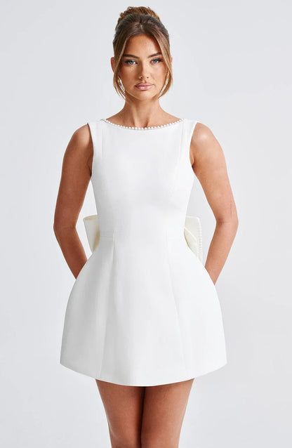 Mini Robe Dos Nu avec Grand Nœud et Bordures Perlées