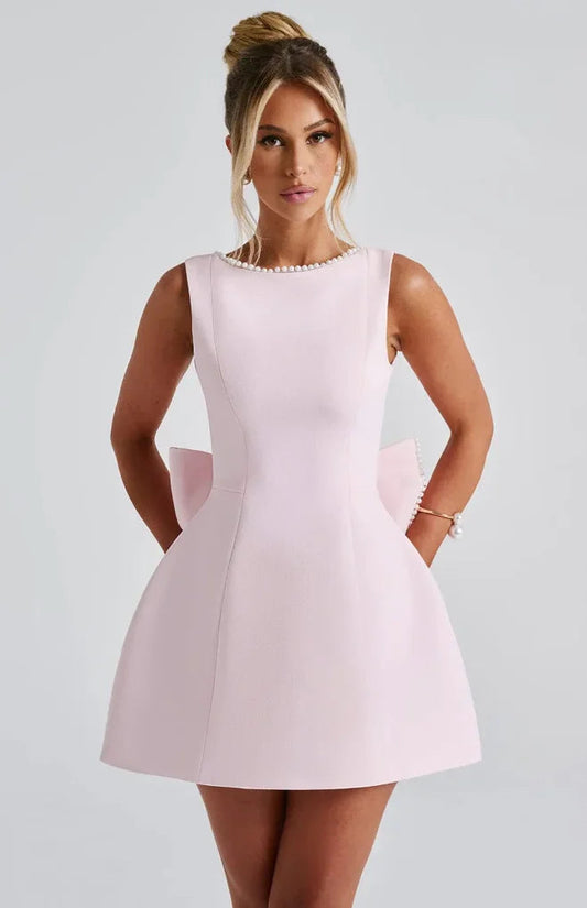 Mini Robe Dos Nu avec Grand Nœud et Bordures Perlées
