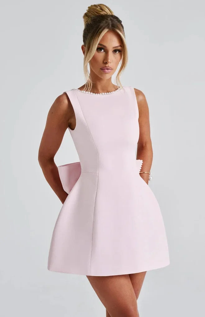 Mini Robe Dos Nu avec Grand Nœud et Bordures Perlées
