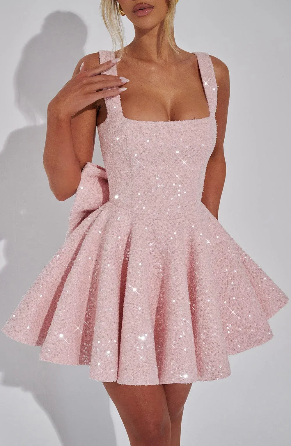 Mini Robe Pailletée à Jupe Évasée avec Grand Nœud dans le Dos