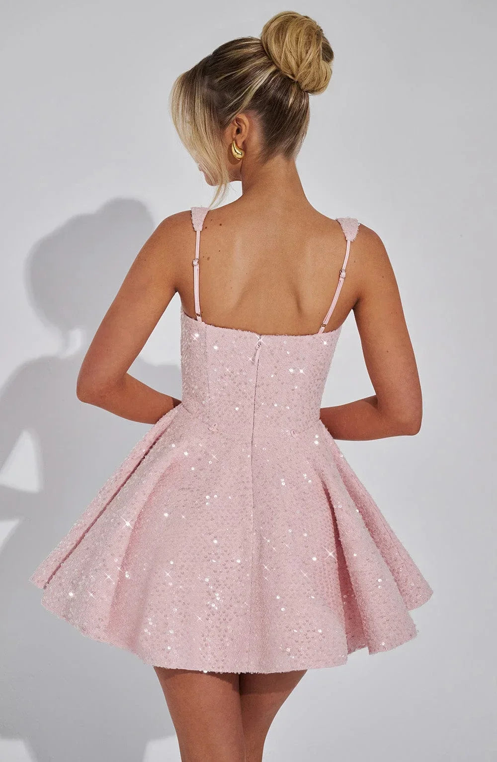 Mini Robe Pailletée à Jupe Évasée avec Grand Nœud dans le Dos