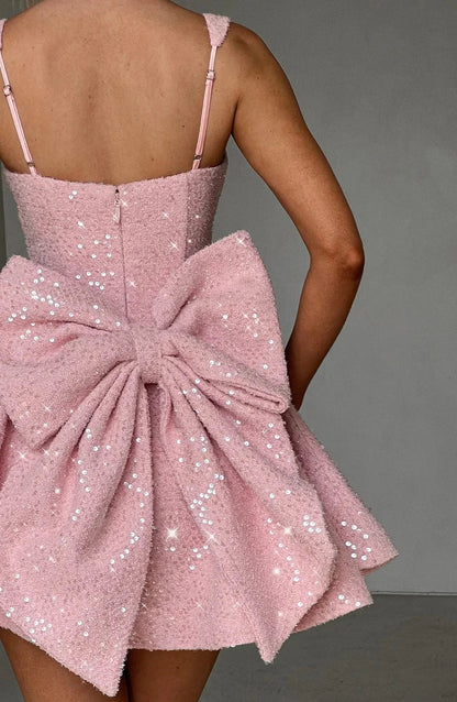 Mini Robe Pailletée à Jupe Évasée avec Grand Nœud dans le Dos