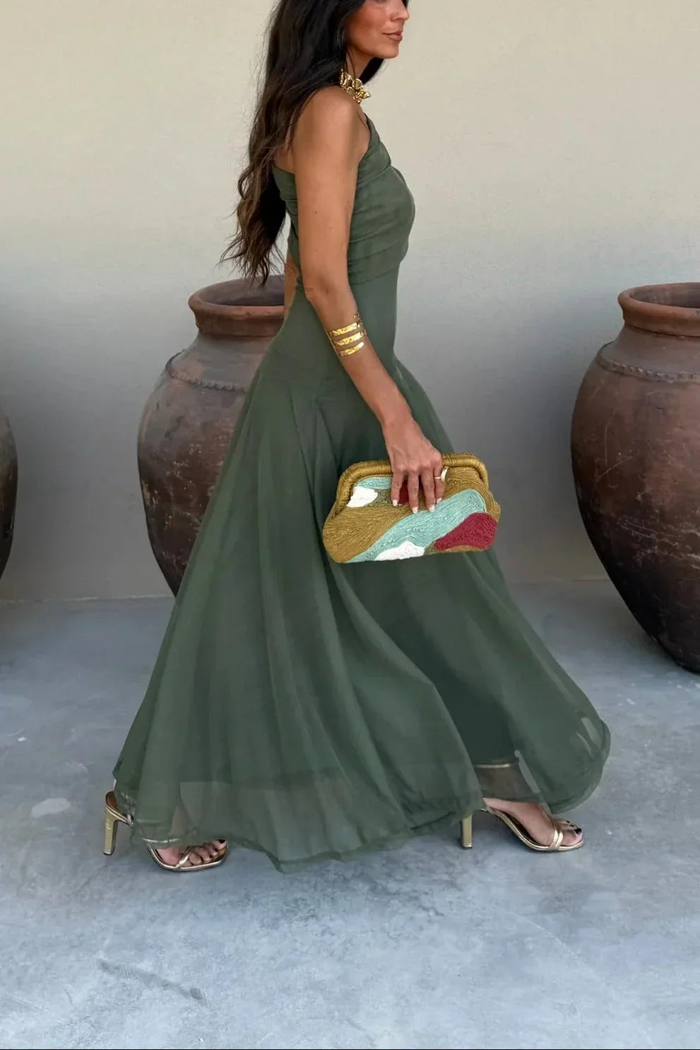 Robe Longue Drapée à Épaule Asymétrique et Jupe Fluide