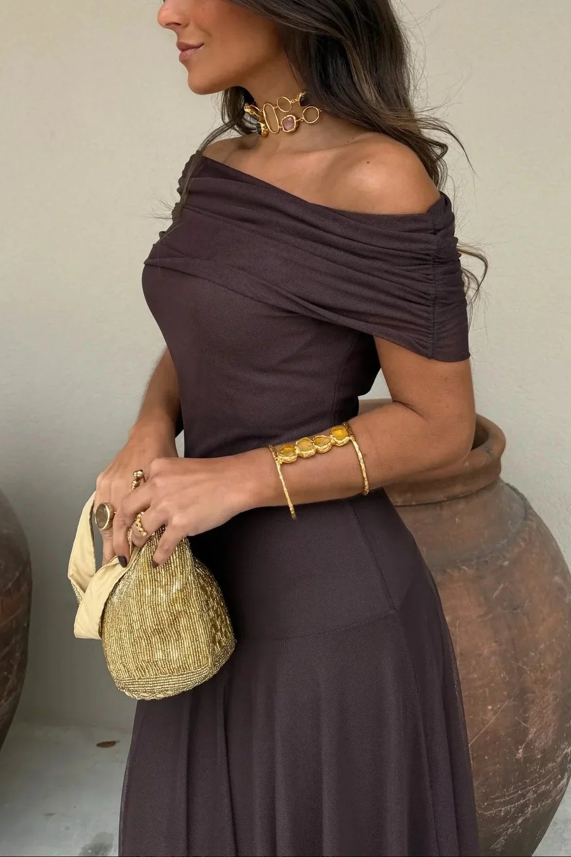 Robe Longue Drapée à Épaule Asymétrique et Jupe Fluide