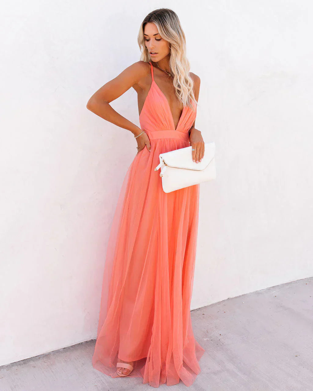 Robe Maxi Fluide avec Décolleté Plongeant et Dos Nu Croisé
