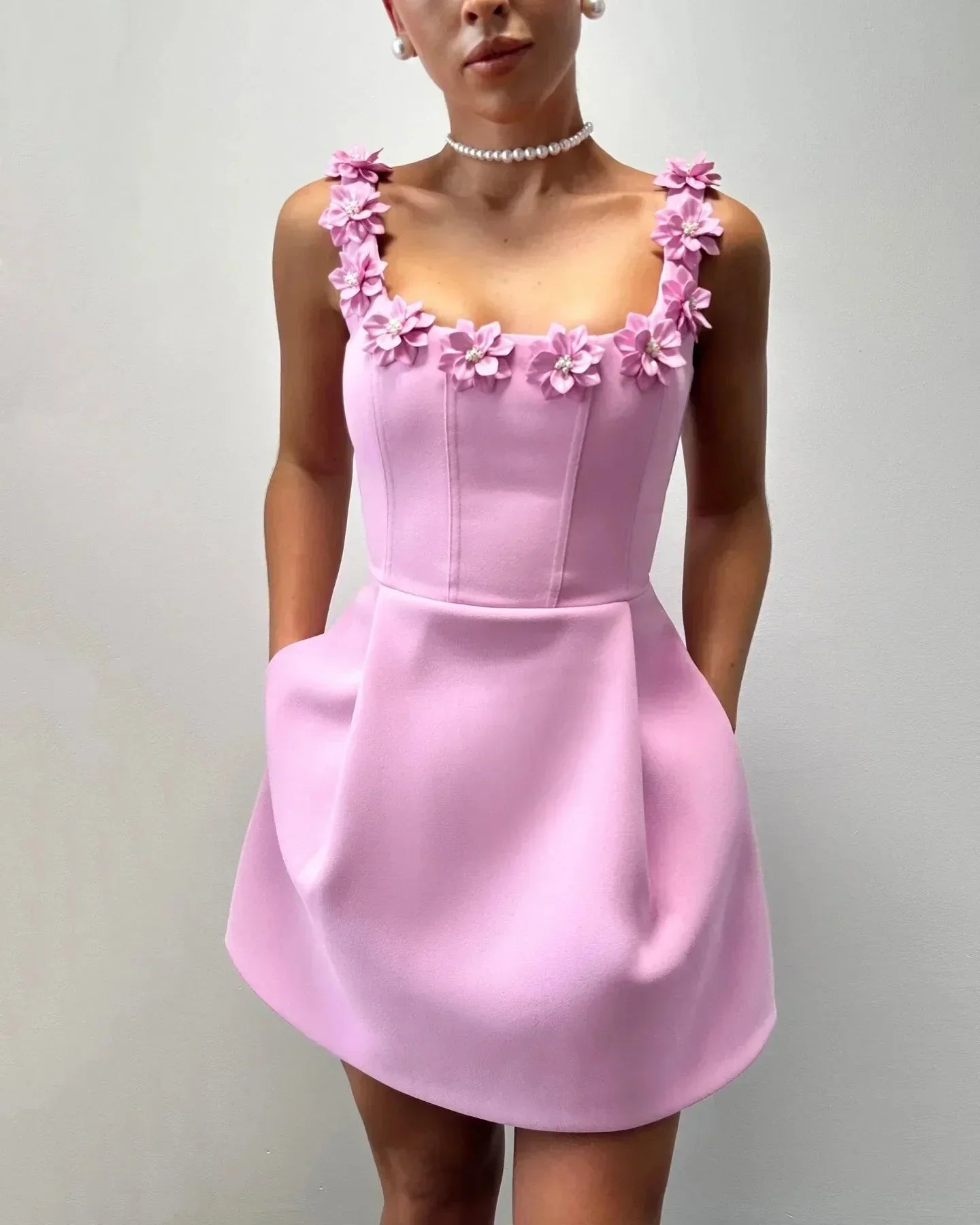Robe Mini sans Manches avec Fleurs 3D et Encolure Ornée